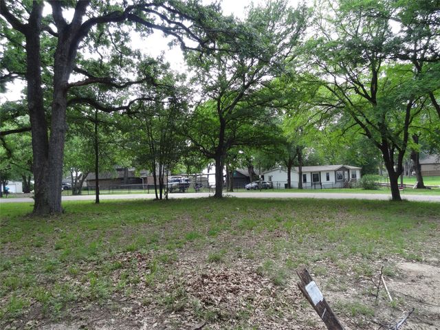 106 Lakewood Drive, Mabank, TX 75156