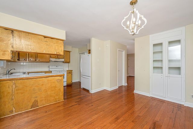 951 Cottingham Drive, Mount Pleasant, SC 29464