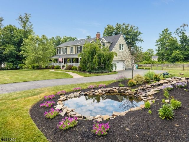 57 Circle Dr, Bethlehem Twp., NJ 08827