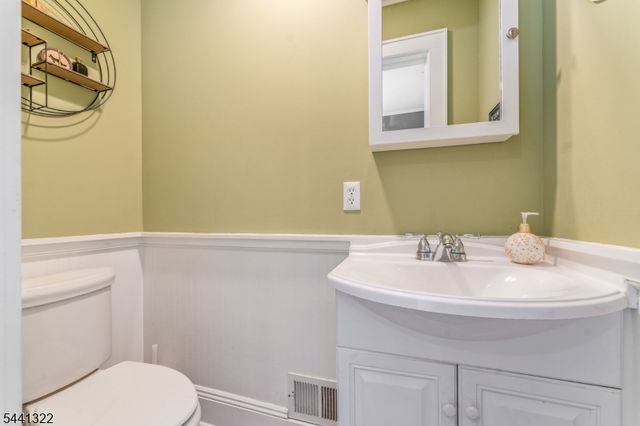 57 Circle Dr, Bethlehem Twp., NJ 08827