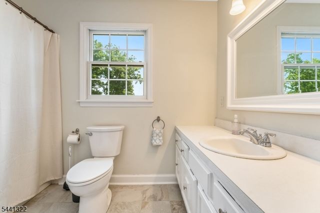 57 Circle Dr, Bethlehem Twp., NJ 08827