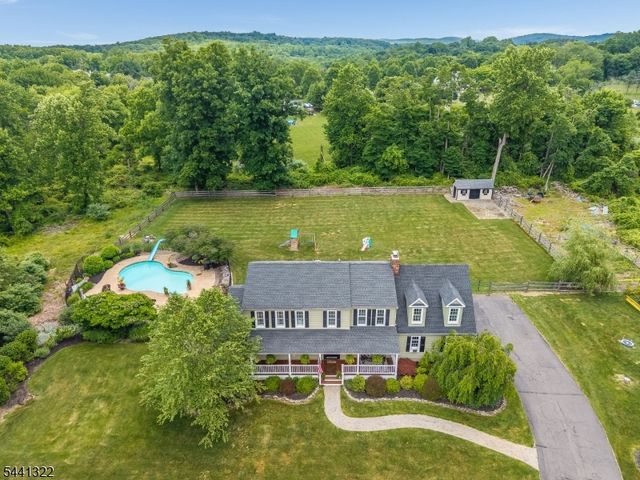 57 Circle Dr, Bethlehem Twp., NJ 08827