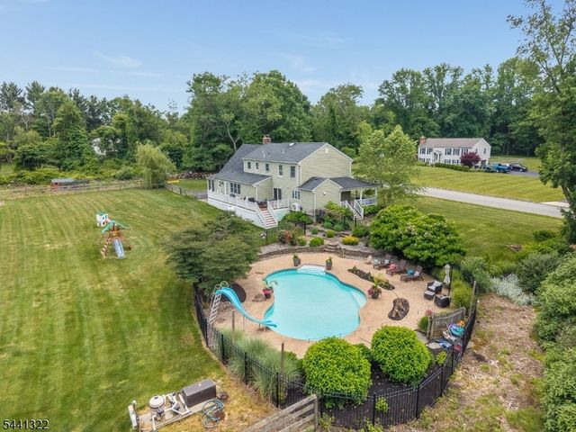 57 Circle Dr, Bethlehem Twp., NJ 08827