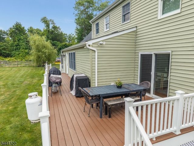 57 Circle Dr, Bethlehem Twp., NJ 08827