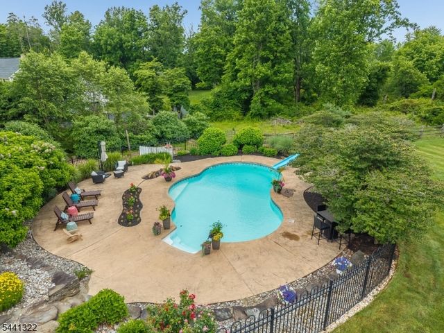 57 Circle Dr, Bethlehem Twp., NJ 08827