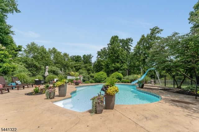 57 Circle Dr, Bethlehem Twp., NJ 08827