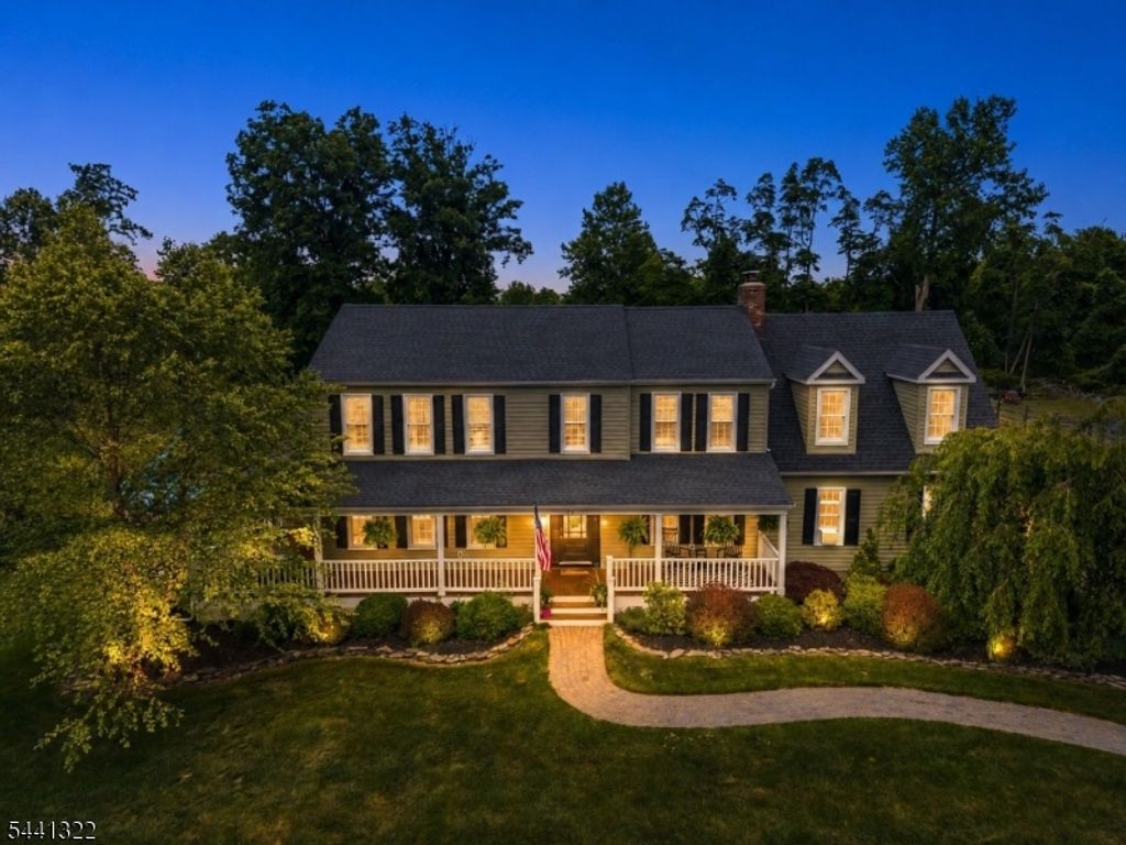 57 Circle Dr, Bethlehem Twp., NJ 08827
