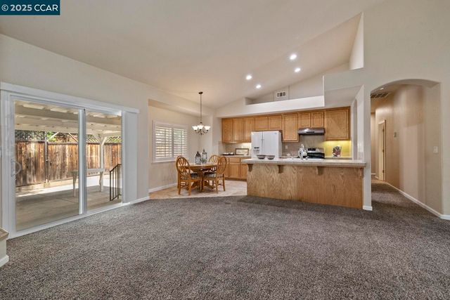 395 N Arbona Cir, Sonora, CA 95370