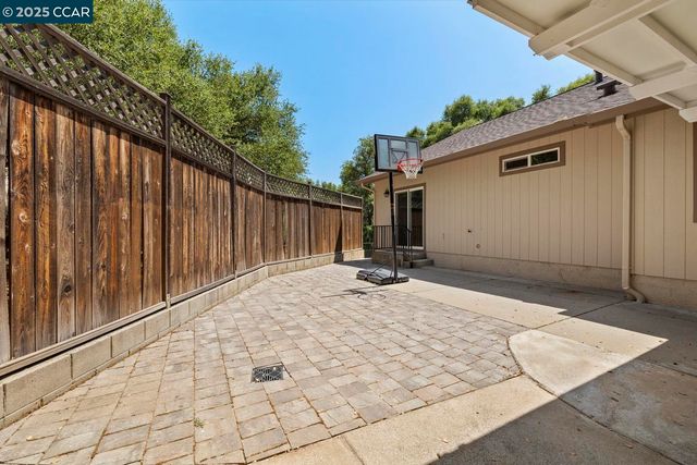 395 N Arbona Cir, Sonora, CA 95370