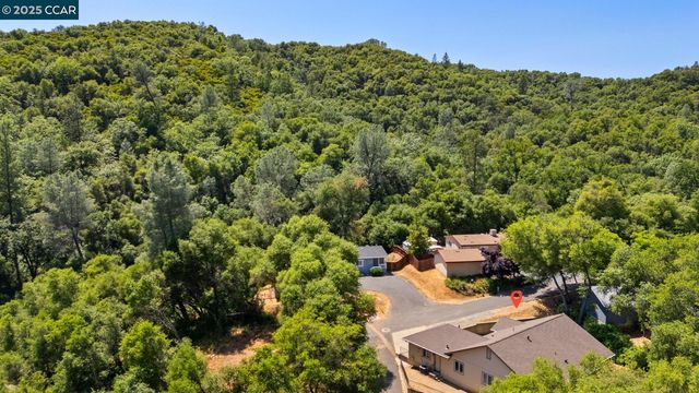 395 N Arbona Cir, Sonora, CA 95370