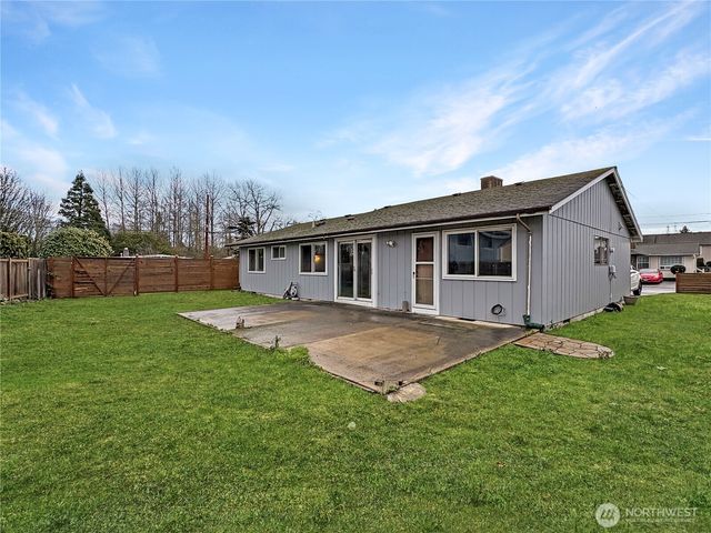 1830 S 266th Place, Des Moines, WA 98198