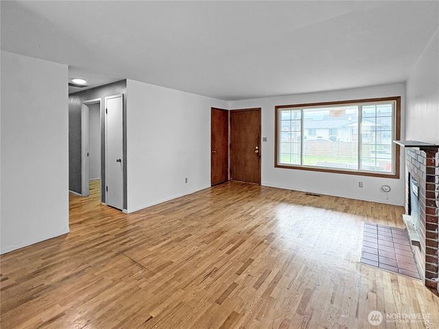 1830 S 266th Place, Des Moines, WA 98198