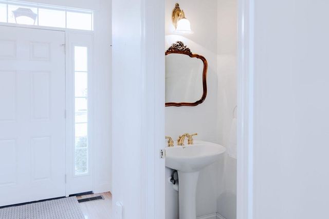 11 Legacy Lane, Peterborough, NH 03458