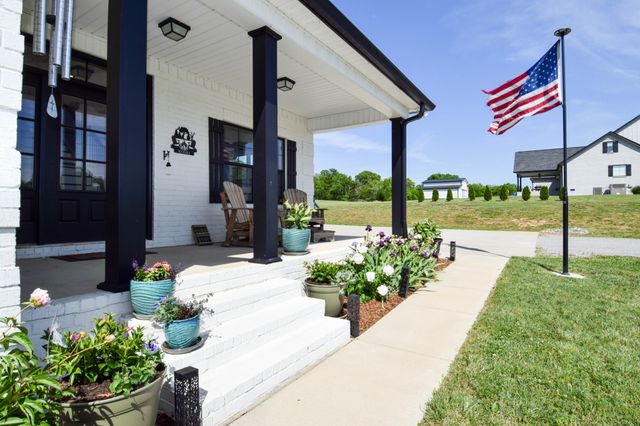 50 Lecornu Ln, Hartsville, TN 37074