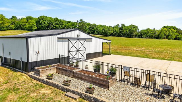 50 Lecornu Ln, Hartsville, TN 37074