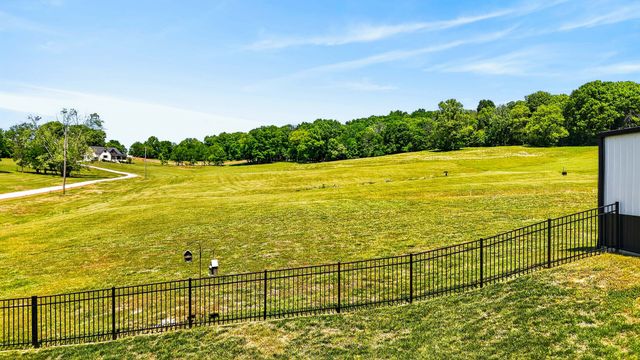 50 Lecornu Ln, Hartsville, TN 37074