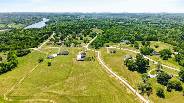 50 Lecornu Ln, Hartsville, TN 37074