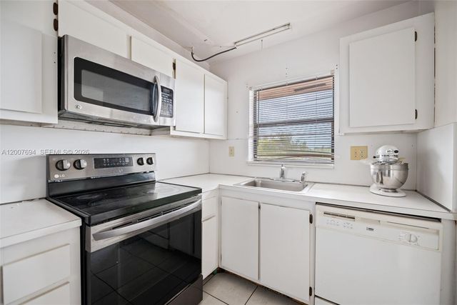 10100 NW 30th Ct 309, Sunrise, FL 33322