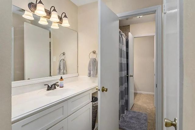 2053 Country Village Boulevard B, Humble, TX 77338