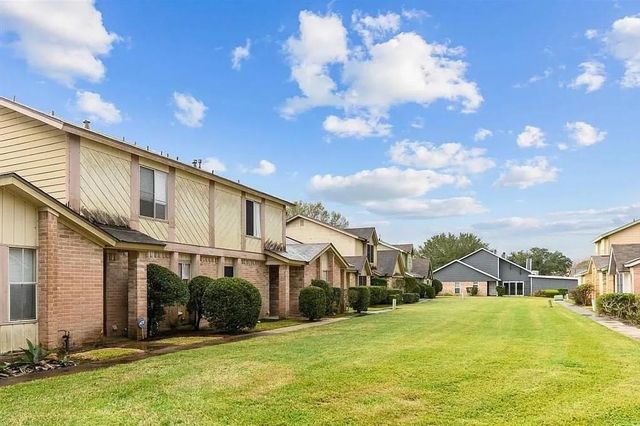 2053 Country Village Boulevard B, Humble, TX 77338