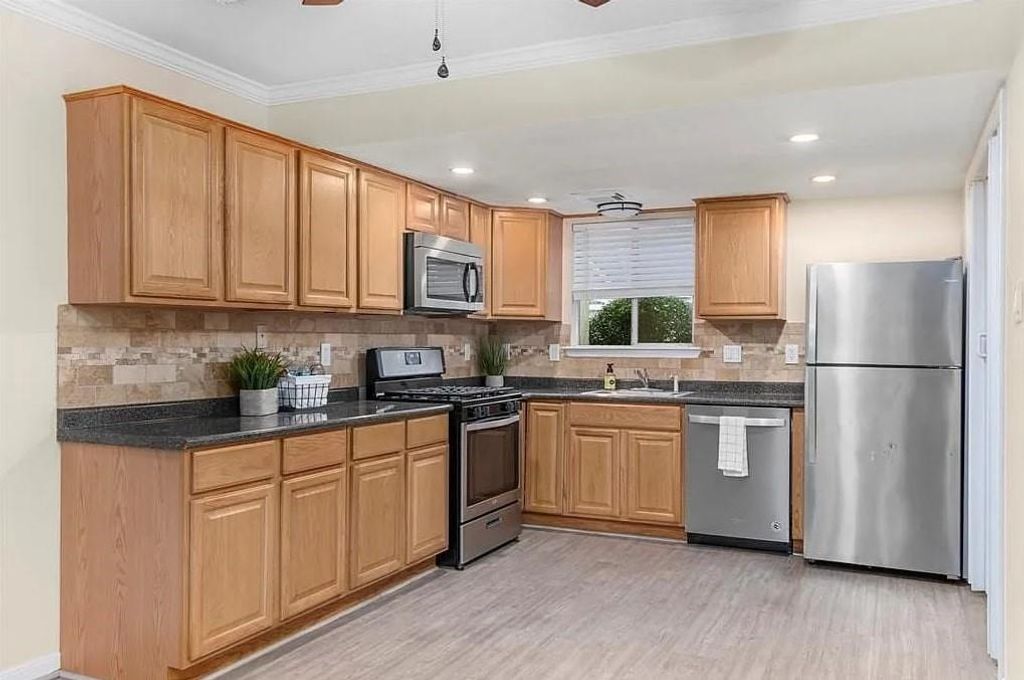 2053 Country Village Boulevard B, Humble, TX 77338