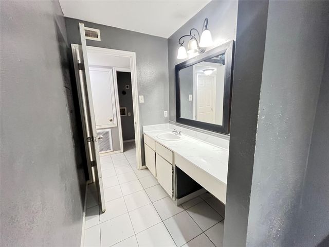 10211 Sugar Branch Drive 411, Houston, TX 77036