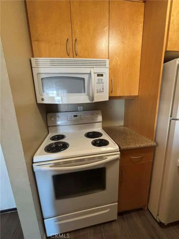 21800 Schoenborn Street 217, Canoga Park, CA 91304