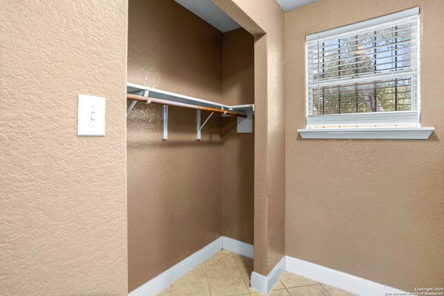 236 E Dullnig Ct Apt 3, San Antonio, TX 78223