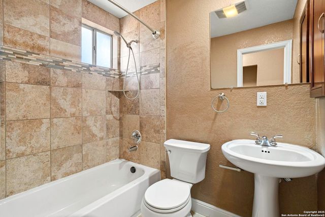 236 E Dullnig Ct Apt 3, San Antonio, TX 78223