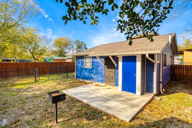 236 E Dullnig Ct Apt 3, San Antonio, TX 78223