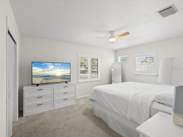 5330 26TH AVENUE N, St Petersburg, FL 33710