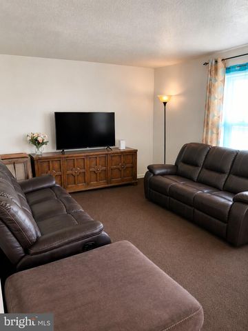 1 MAUREEN CT, Sicklerville, NJ 08081