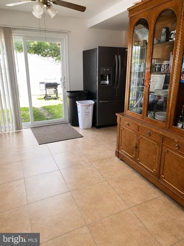 1 MAUREEN CT, Sicklerville, NJ 08081