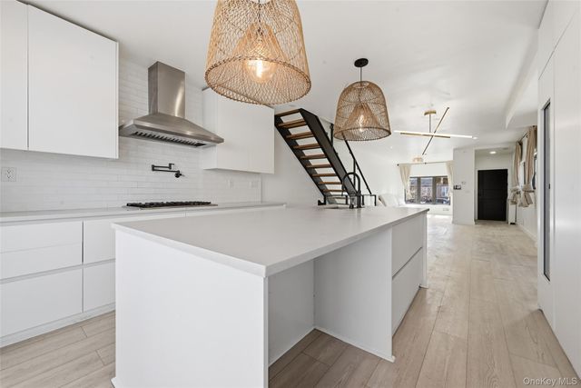 67-38 6th Avenue, Brooklyn, NY 11220