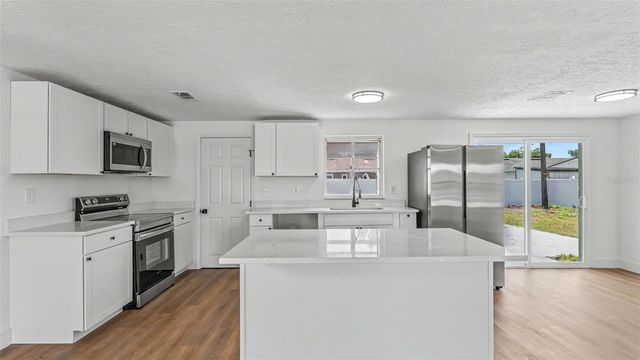1726 CORDOVA CIRCLE W, Lakeland, FL 33801