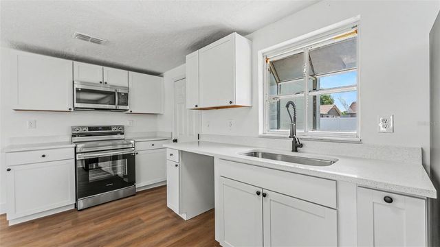 1726 CORDOVA CIRCLE W, Lakeland, FL 33801
