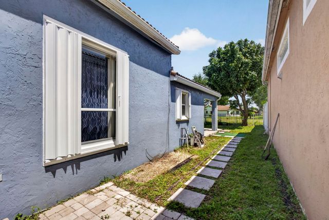 243 WEDGEWOOD Circle, Greenacres, FL 33463