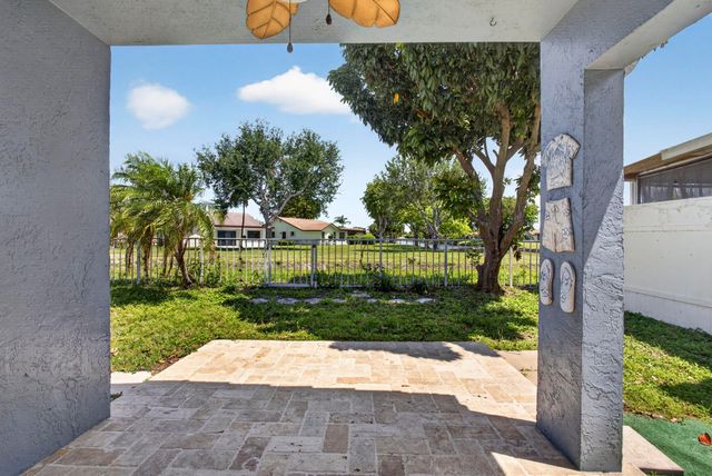 243 WEDGEWOOD Circle, Greenacres, FL 33463