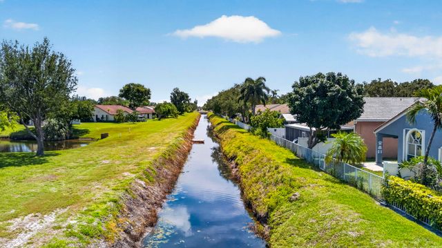 243 WEDGEWOOD Circle, Greenacres, FL 33463