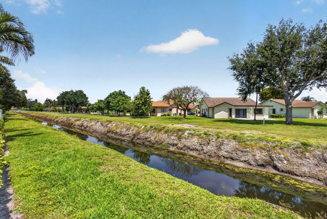 243 WEDGEWOOD Circle, Greenacres, FL 33463