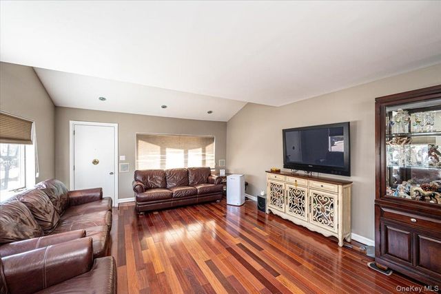 19945 34th Avenue, Flushing, NY 11358
