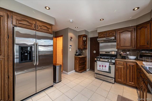 19945 34th Avenue, Flushing, NY 11358