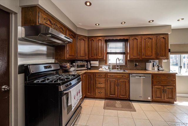 19945 34th Avenue, Flushing, NY 11358