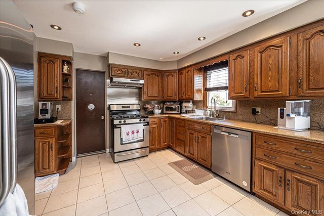 19945 34th Avenue, Flushing, NY 11358
