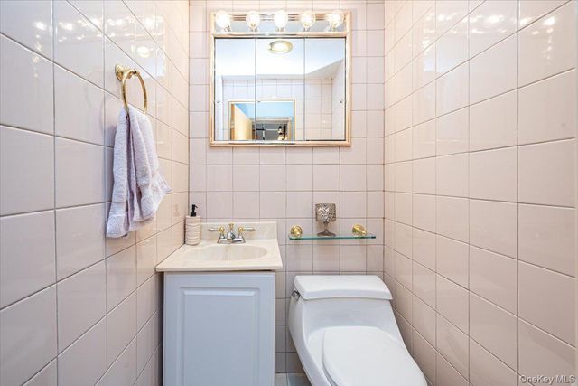 19945 34th Avenue, Flushing, NY 11358
