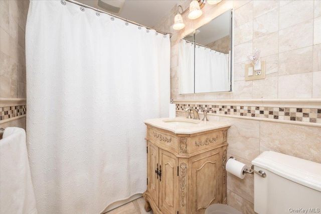 19945 34th Avenue, Flushing, NY 11358