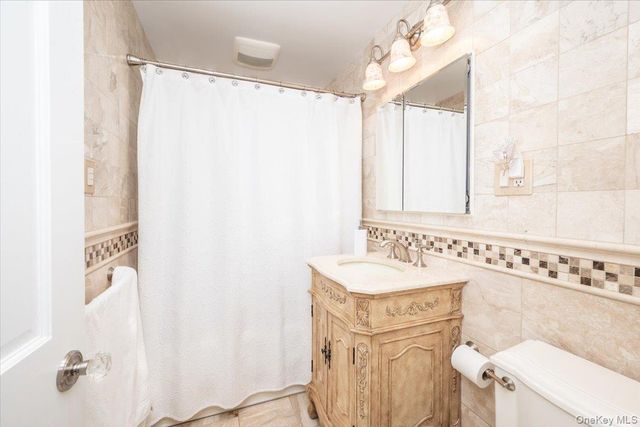 19945 34th Avenue, Flushing, NY 11358
