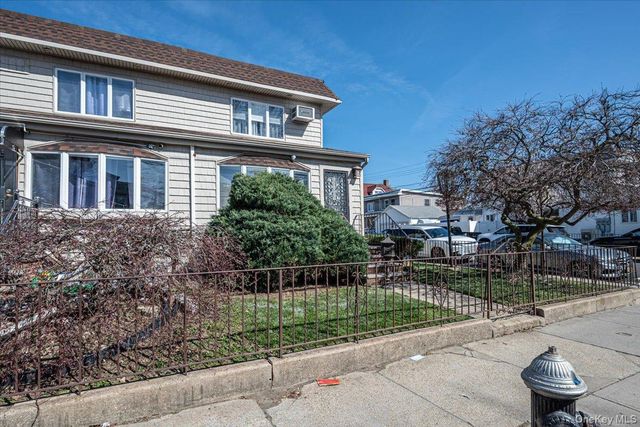 19945 34th Avenue, Flushing, NY 11358