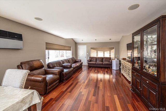 19945 34th Avenue, Flushing, NY 11358