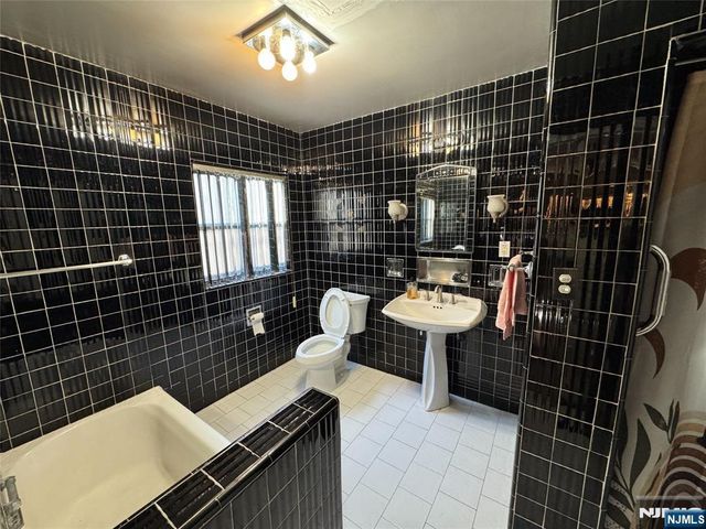 535 Roff Avenue, Palisades Park, NJ 07650